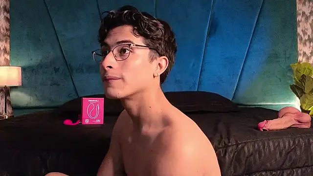 Aaron_Eze's cam snapshot