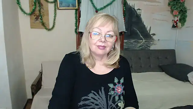 EvelynLoveShy live sex cam