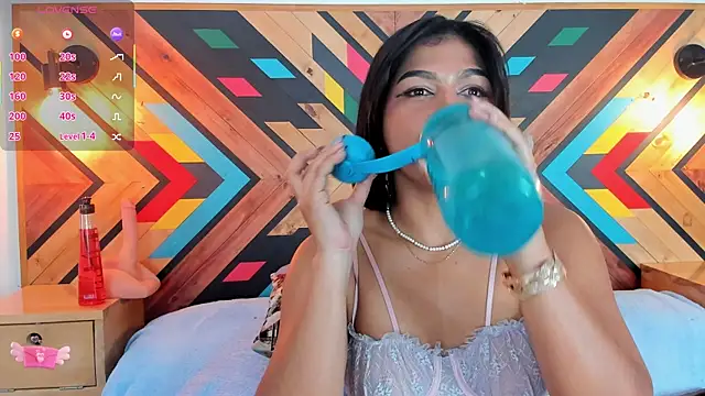 NaiirobiSwan live sex cam