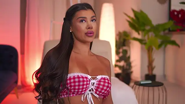 NatyDesiree live sex cam