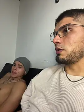 mirallesandbig live sex cam