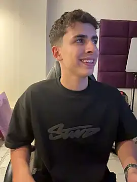 AdrianRinaldi live sex cam