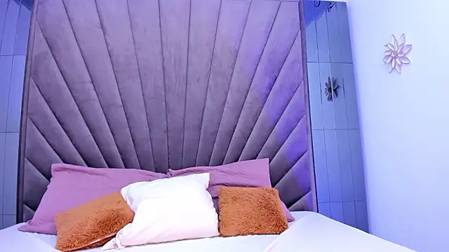 VioletteRoselle's cam snapshot