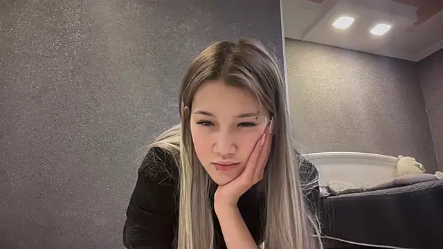 lilXdomii live sex cam