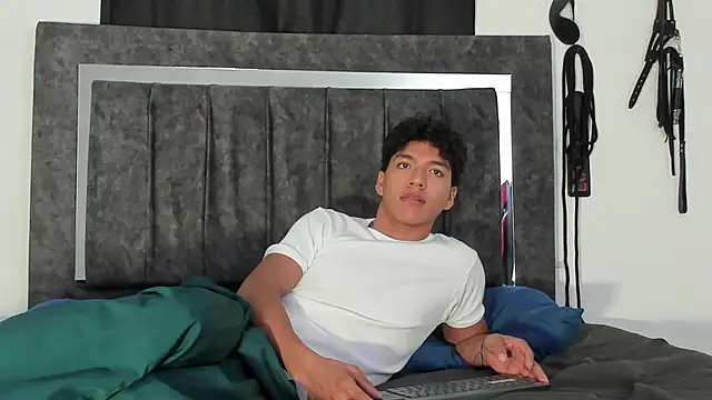 Maximiliano_Khalil live sex cam