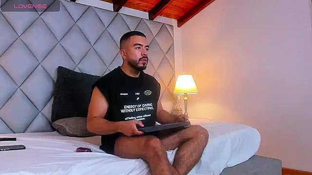 AaronVegaa's cam snapshot