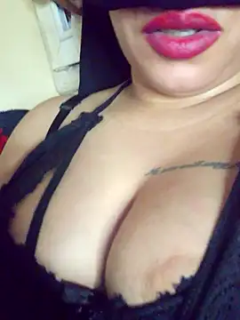 Zouzou_sexy's cam snapshot