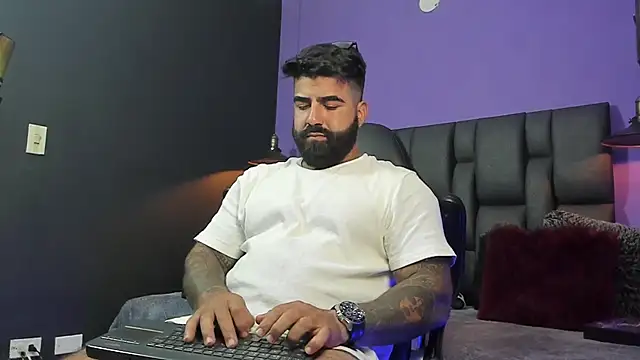 Lyon_vach live sex cam