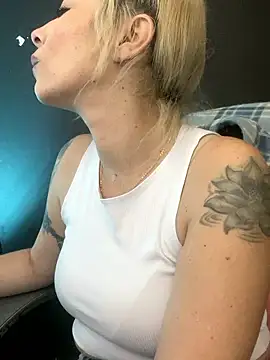 viktoria_davis_'s cam snapshot