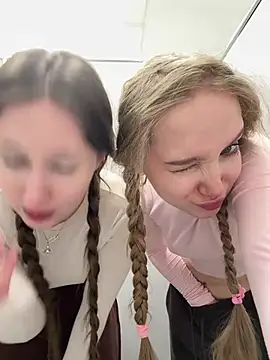 FroggyAnna live sex cam