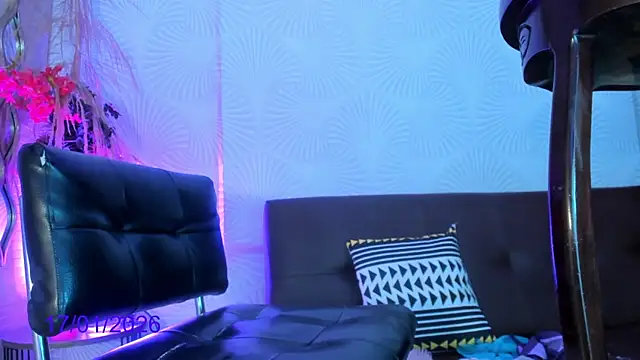 valery_r0usse's cam snapshot