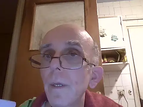 mariusica1@xh's cam snapshot