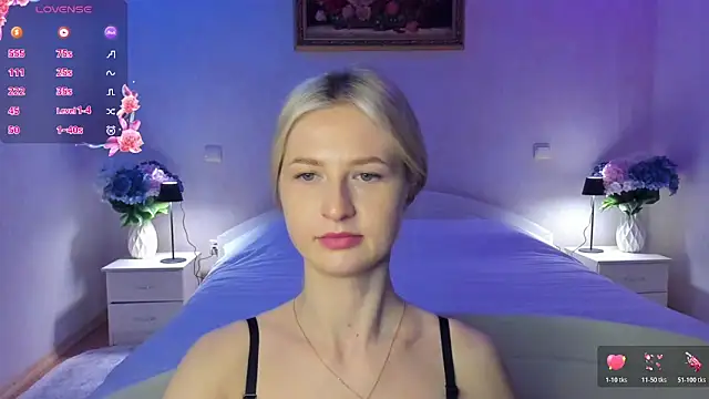 Julie_Blaze's cam snapshot