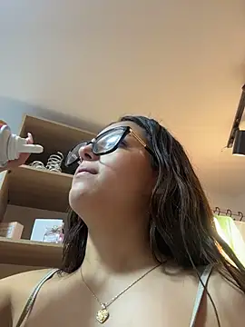 Sofia18_pinkk live sex cam