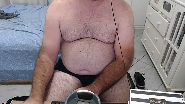 MysterBearMG live sex cam