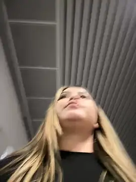 lunablossom_ live sex cam