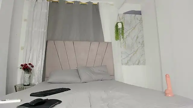 EbonyDesireX's cam snapshot