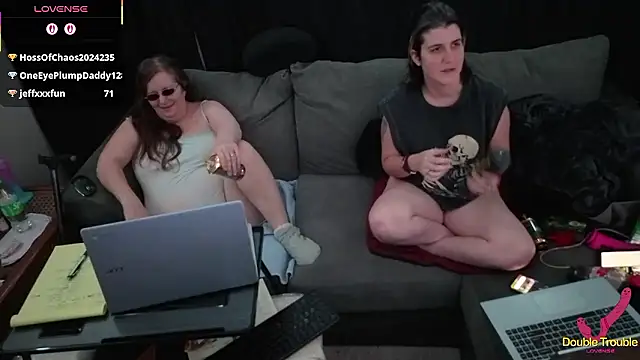 Bella_and_Marie's cam snapshot