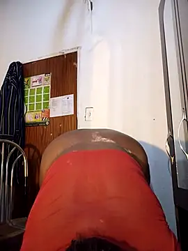 YELLOW_BONE live sex cam