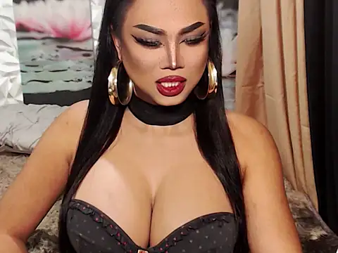 TRANSLUNAA live sex cam