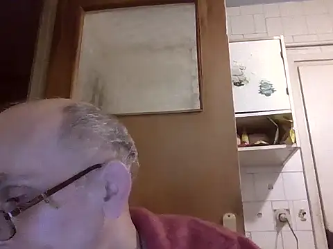 mariusica1@xh live sex cam