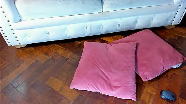 Lara_reynolds_ live sex cam