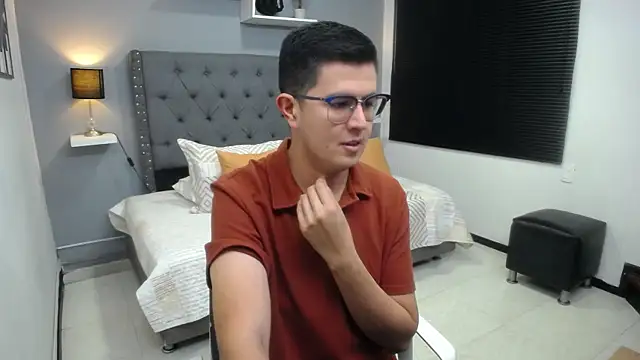 dylan_santiago_'s cam snapshot