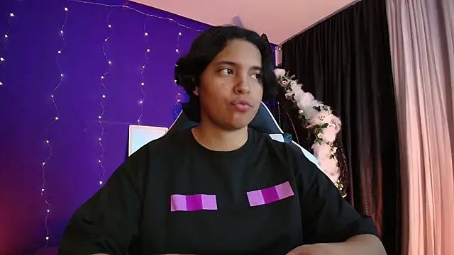 Emmapark_'s cam snapshot