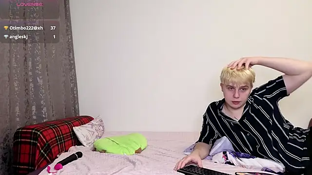 Emily_and_Ilumi live sex cam