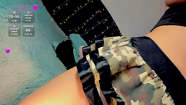 anali_myerss_'s cam snapshot