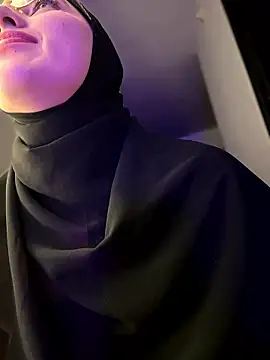 Badra_Abaid's cam snapshot