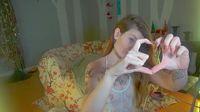 YourFavCanadianMILF live sex cam