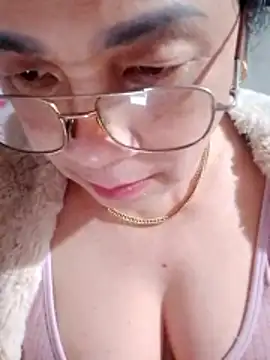 small-house123's cam snapshot