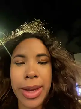 Brunettexio live sex cam