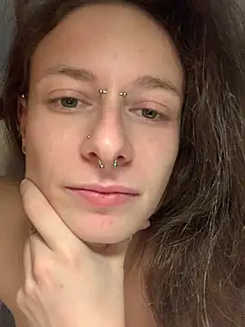 GoldenPussy1329 live sex cam