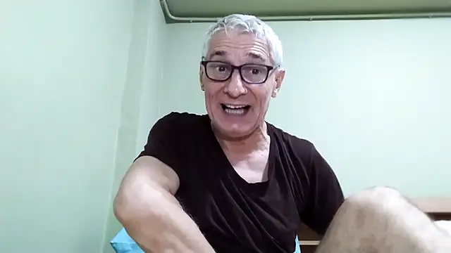 BIGUNCUTHARDCOCK live sex cam