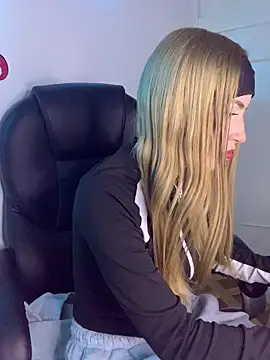 PrettyAshley_'s cam snapshot