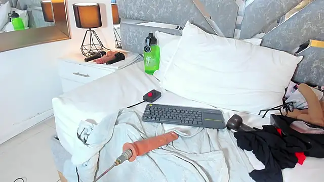 Slut_Milf_'s cam snapshot