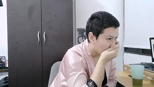 luxandracon23's cam snapshot