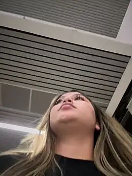 lunablossom_'s cam snapshot