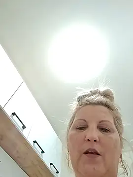 Divineblond live sex cam