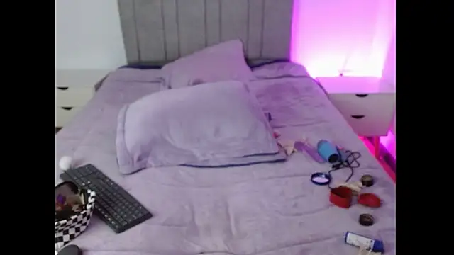 eilynro's cam snapshot