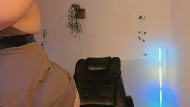 Cleopatra_COL's cam snapshot