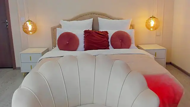 SaintLora's cam snapshot