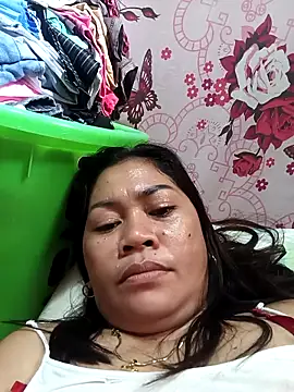 SweetChubbyMommy_02's cam snapshot