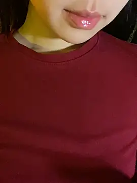 Uyennii02 live sex cam