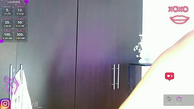 Emily_vill's cam snapshot