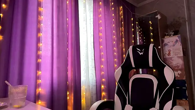 HollyPaw's cam snapshot