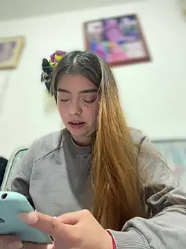 Cloew_Marz live sex cam