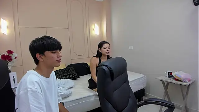 MiaAndLiamBenson live sex cam